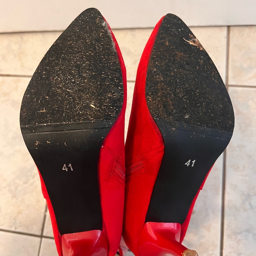Red Heels - Picture 3 of 5